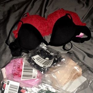 3 VS bras. 5 VS pairs of panties never opened.